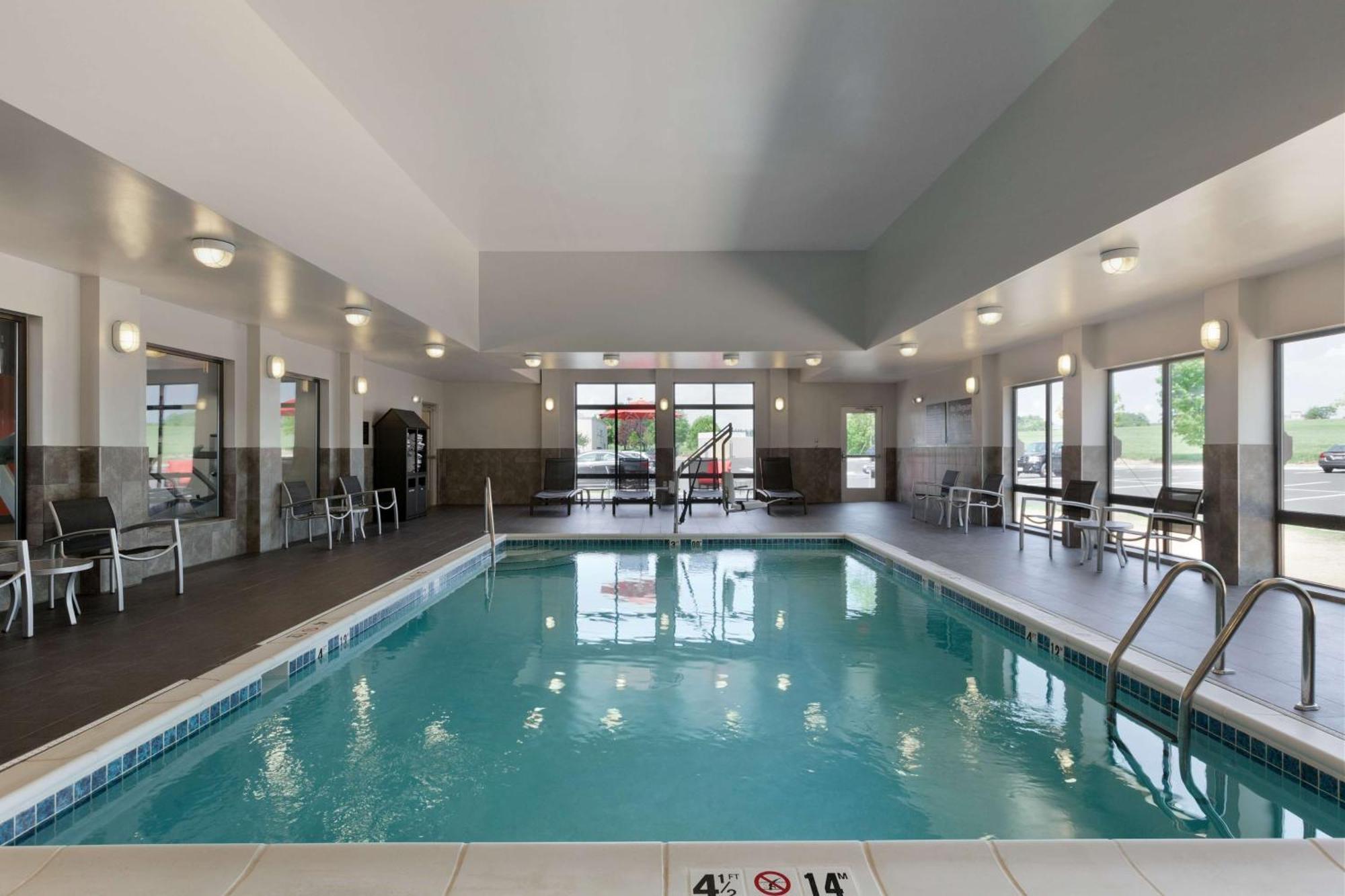 Hampton Inn And Suites Roanoke Airport/Valley View Mall Экстерьер фото