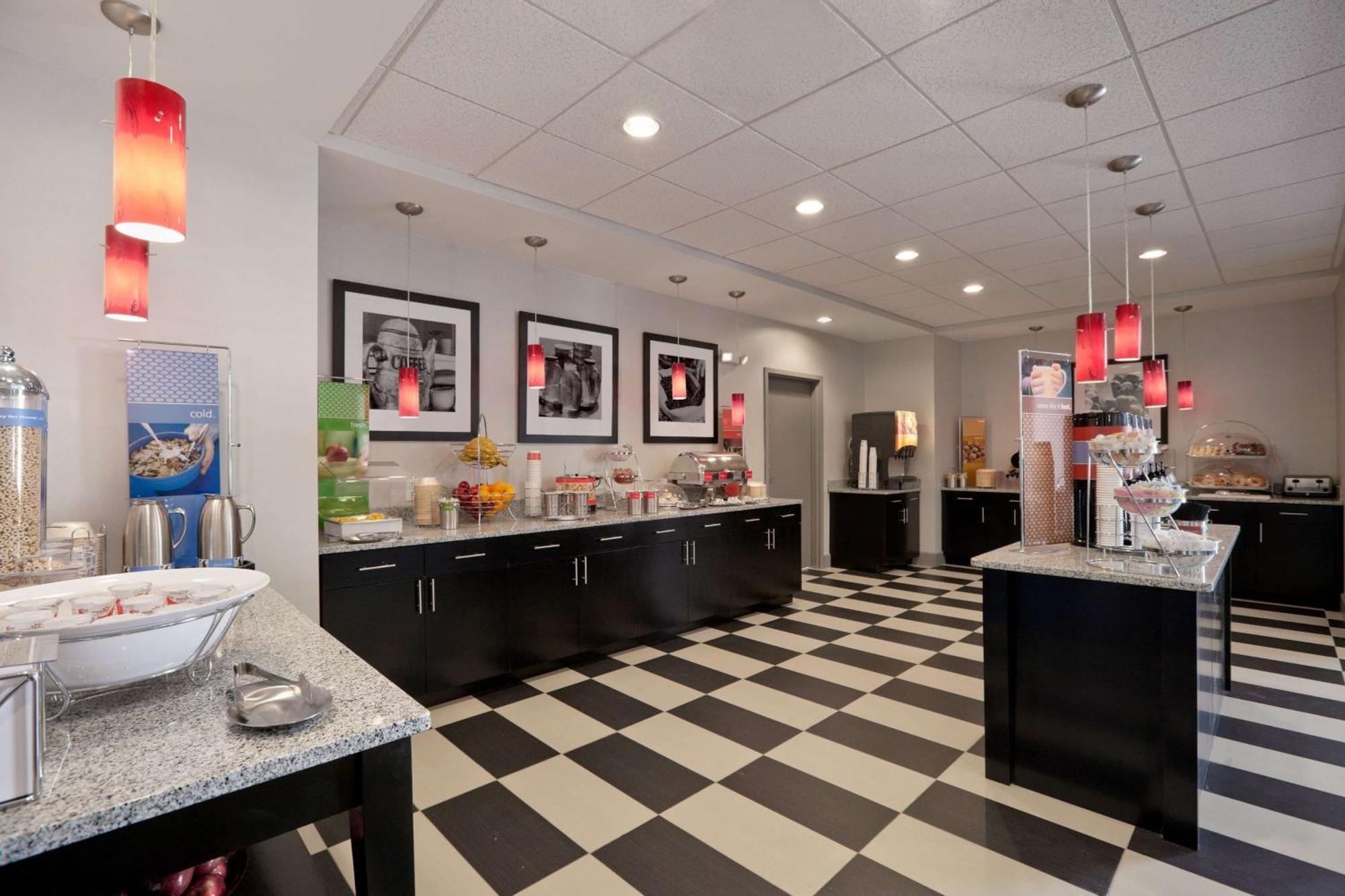 Hampton Inn And Suites Roanoke Airport/Valley View Mall Экстерьер фото